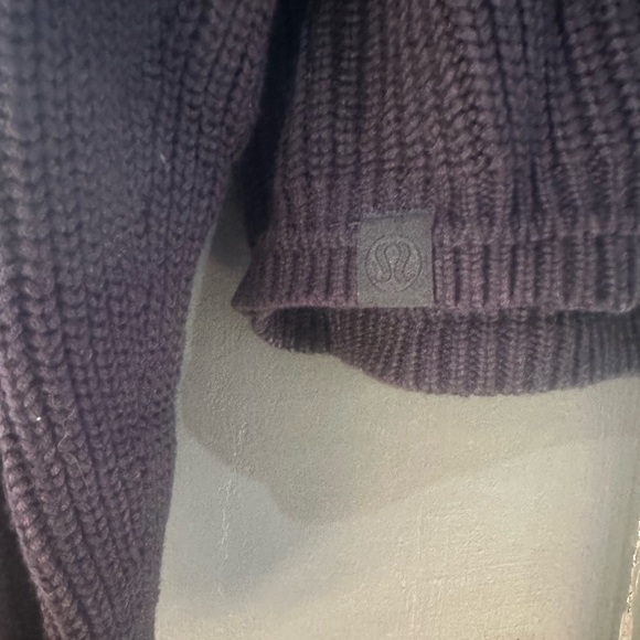 Lululemon Sweater - 8 - Navy - Picture 4 of 5